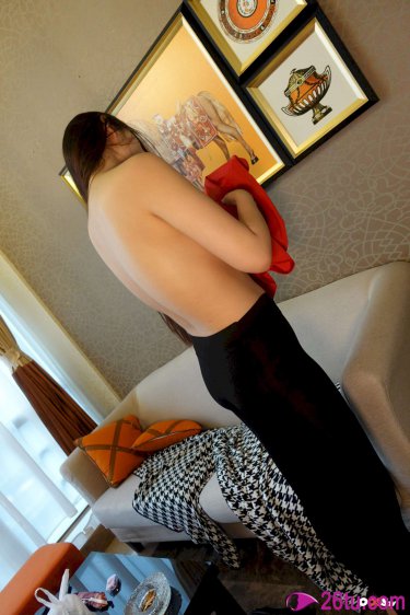 寫作業(yè)坐在捧捧上面的句子